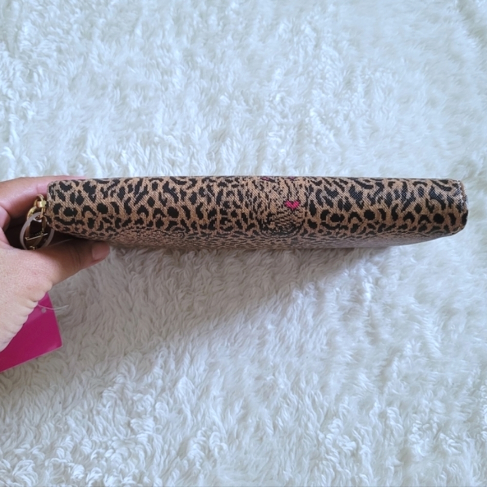 Betsey Johnson Leopard🐆 Wristlet - NWT - Picture 7 of 16